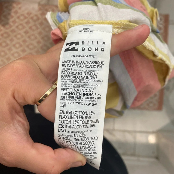 BillaBong|| Walk it off Linen high waisted shorts with stripes and pockets. - Picture 5 of 8